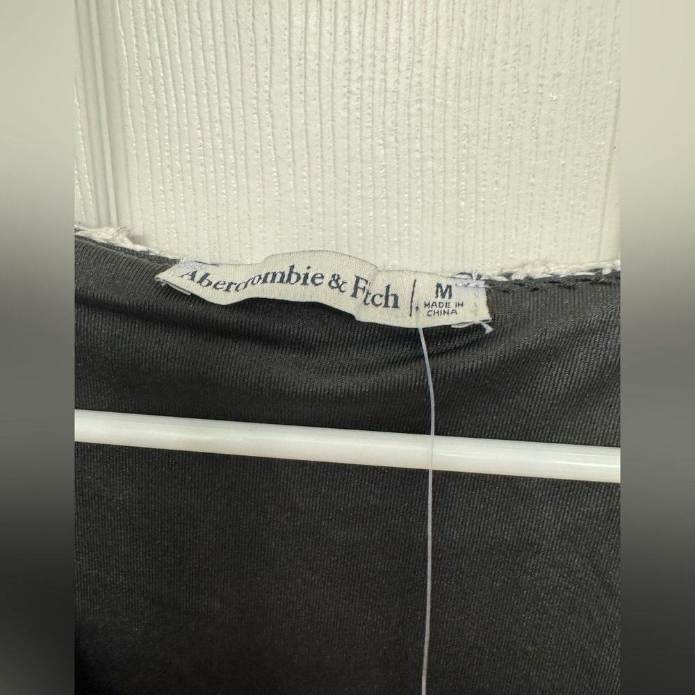 Abercrombie & Fitch Black White Crochet Style V Neck M - Picture 5 of 7